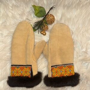 Astis beaded mittens size small EUC